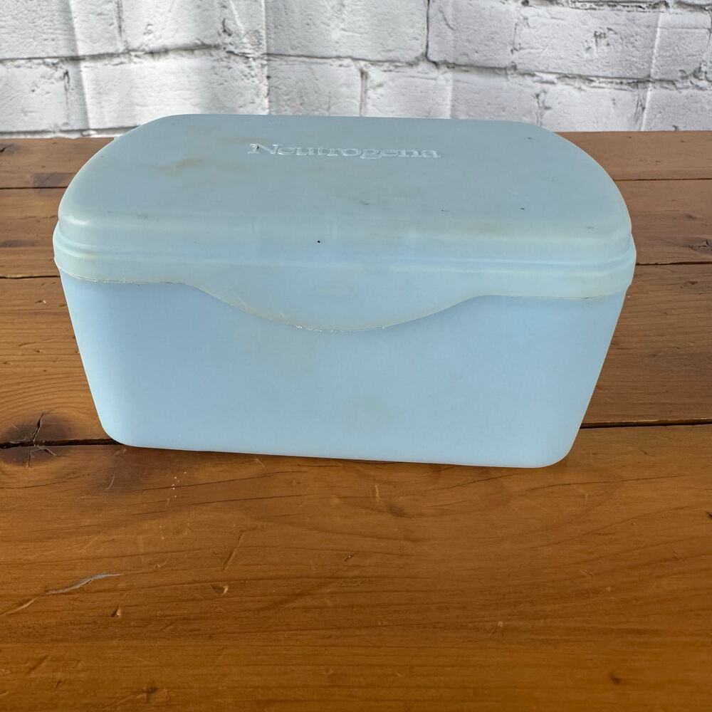 Preowned Neutrogena Make Up Wipes Refillable Snap Container Empty Container Only